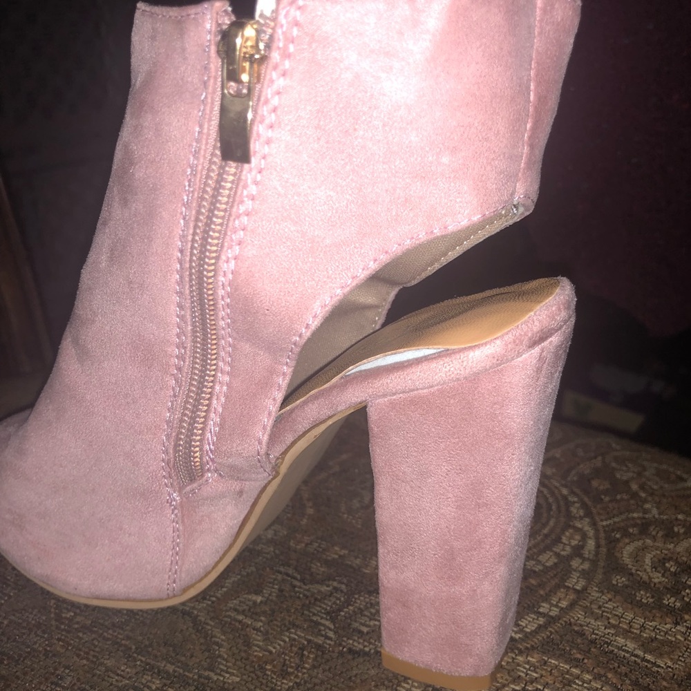 SUEDE BABY PINK ZIP UP HEELS!